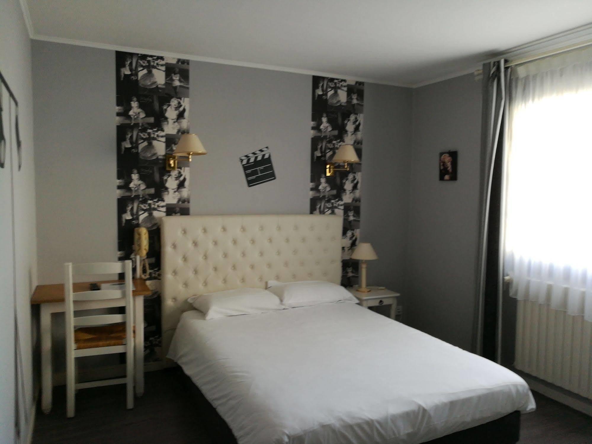 Contact Hotel Du Relais Туар Экстерьер фото