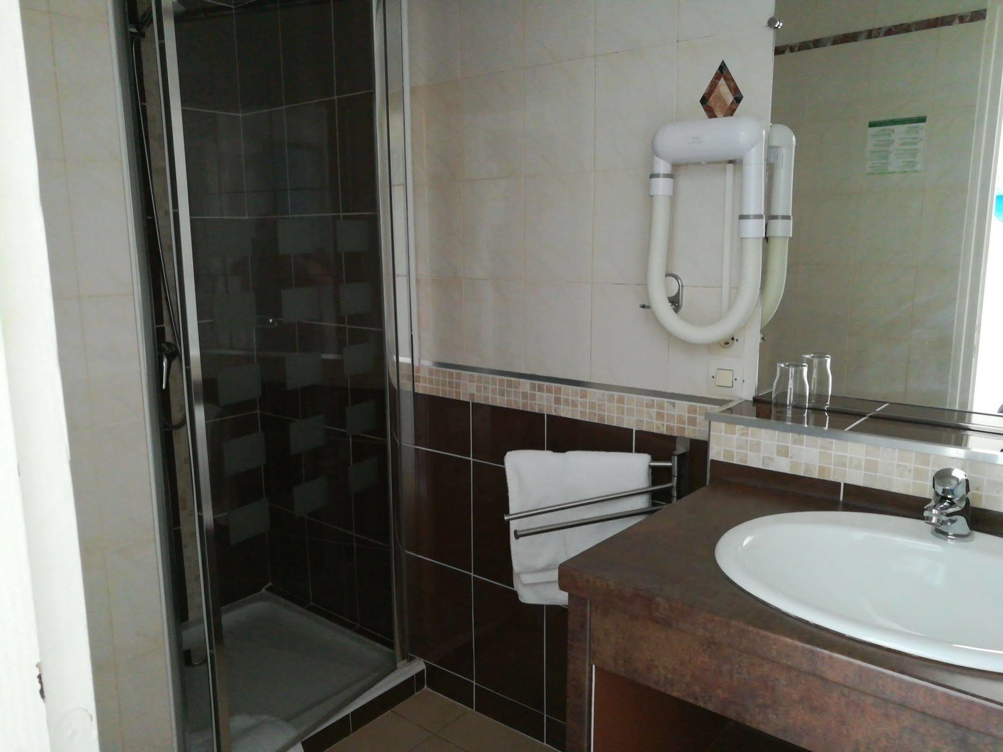 Contact Hotel Du Relais Туар Экстерьер фото
